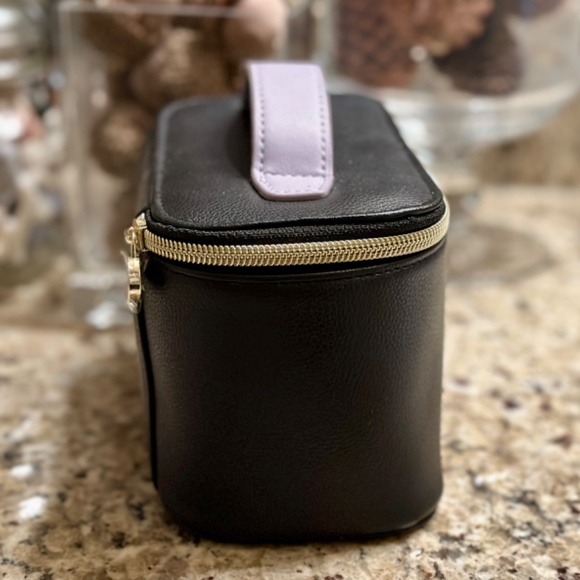 BVLGARI | Emirates First Class Train Case Amenity Kit for Women - Picture 4 of 12